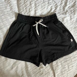 Vuori Halo Boxy Short, Black Heather- Small